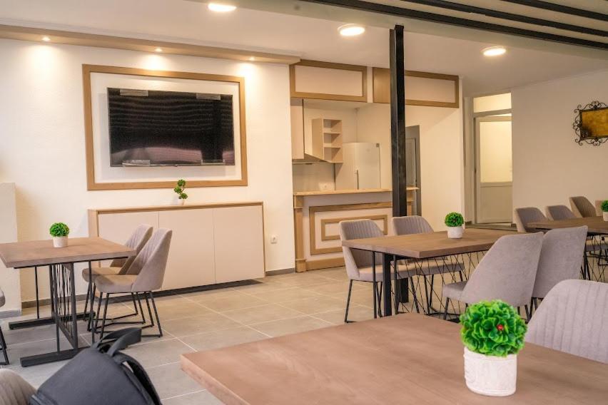 Fenix Gevgelija Bed & Breakfast Exterior photo